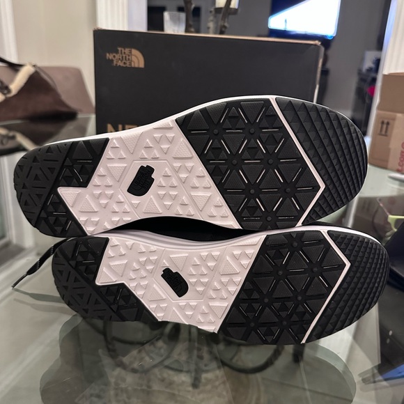 New in Box The North Face Men's Black Hiking Shoes Back to Berkeley sz 12 - Picture 10 of 12